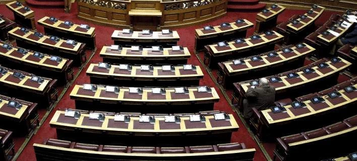 Δείτε ζωντανά τη «μάχη» στη Βουλή για το πολυνομοσχέδιο με τα προαπαιτούμενα